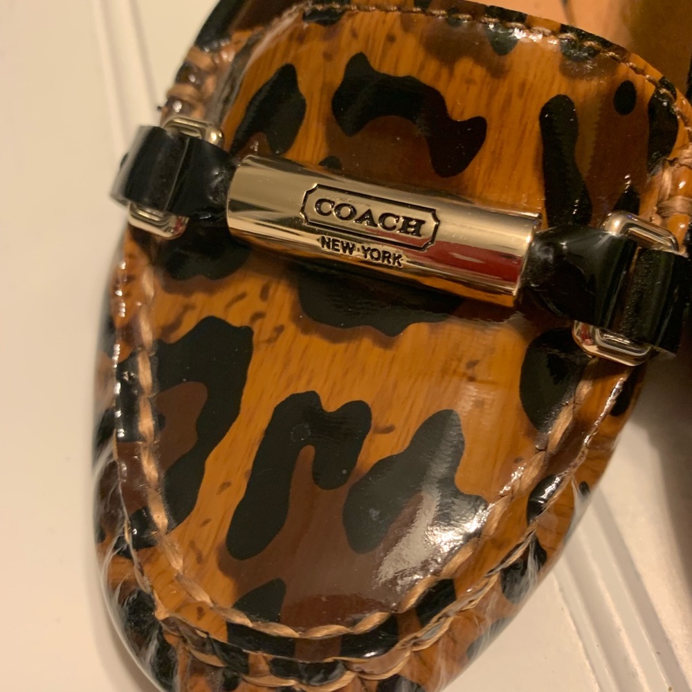 ⭐️⭐️Coach Patent Leather Cheetah Print Berdina flats⭐️⭐️ - Picture 2 of 8